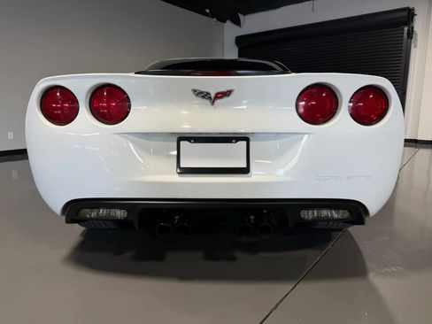 Used 2011 Chevrolet Corvette Coupe w/ 1LT RWD image 5