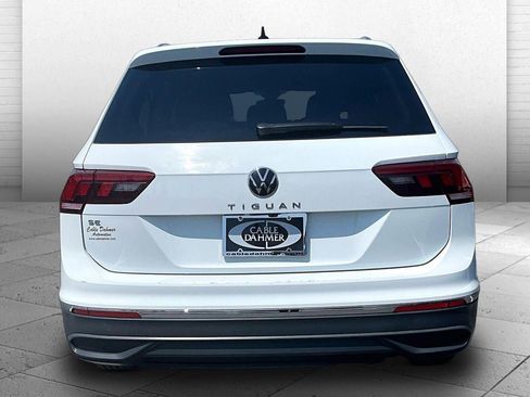 Used 2024 Volkswagen Tiguan SE FWD image 3