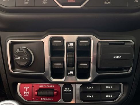 Used 2023 Jeep Gladiator Mojave w/ LED Lighting Group AWD/4WD image 37