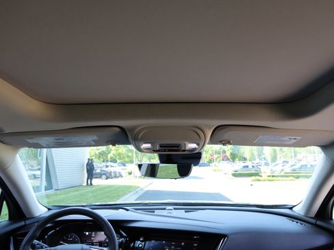 Used 2022 Buick Envision Avenir w/ Technology Package II FWD image 28