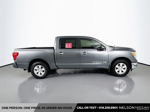 Used 2019 Nissan Titan SV w/ SV Convenience Package RWD image 4