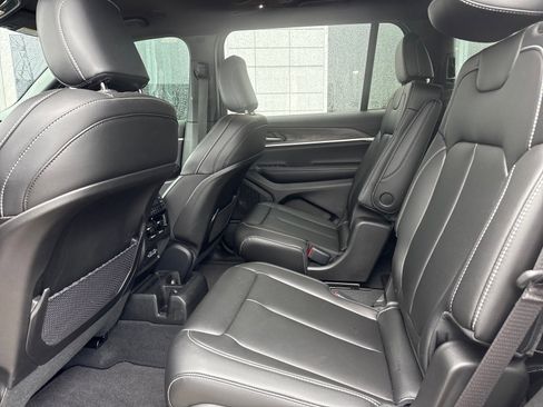 Used 2025 Jeep Grand Cherokee L Limited w/ Black Appearance Package image 12