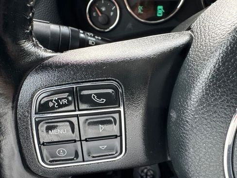 Used 2018 Jeep Wrangler Unlimited Sahara w/ Connectivity Group AWD/4WD image 15