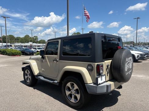 Used 2018 Jeep Wrangler Sahara w/ Connectivity Group AWD/4WD image 7