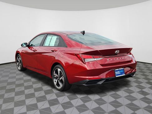 Certified 2023 Hyundai Elantra SEL w/ Convenience Package FWD image 3