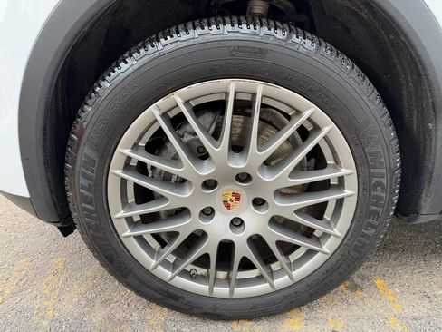 Used 2014 Porsche Cayenne Platinum Edition image 10