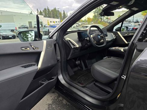 Used 2024 BMW iX xDrive50 w/ Premium Package AWD/4WD image 19