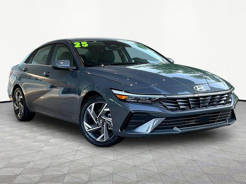 Used 2025 Hyundai Elantra Limited FWD image 3