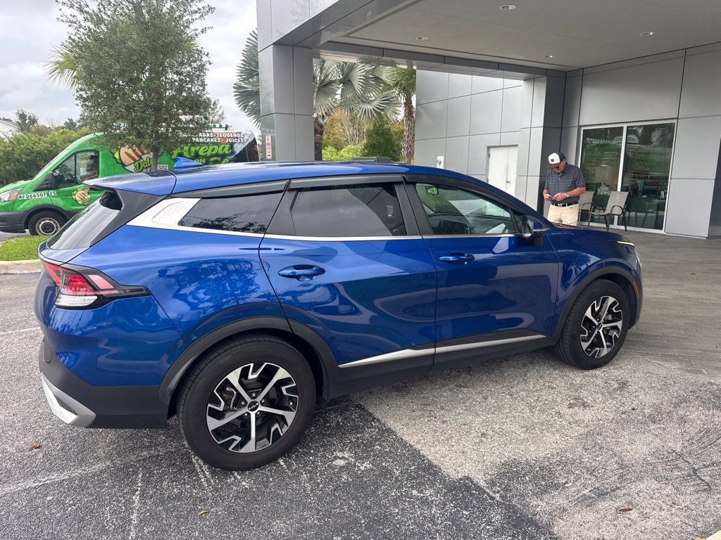 Used 2023 Kia Sportage EX FWD image 3