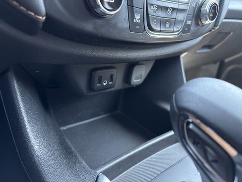 Used 2021 Chevrolet Traverse LS FWD image 31