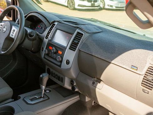 Used 2020 Nissan Frontier SV RWD image 11