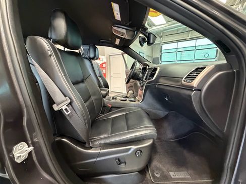 Used 2017 Jeep Grand Cherokee Limited AWD/4WD image 42