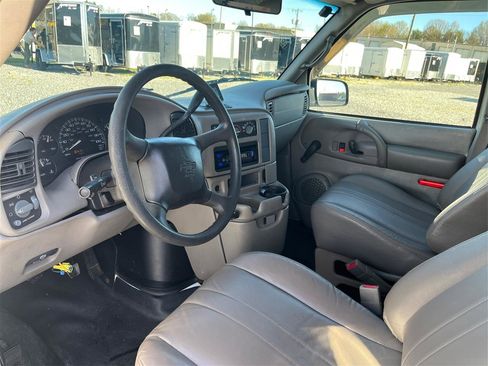 Used 2004 Chevrolet Astro AWD w/ Convenience Package image 9