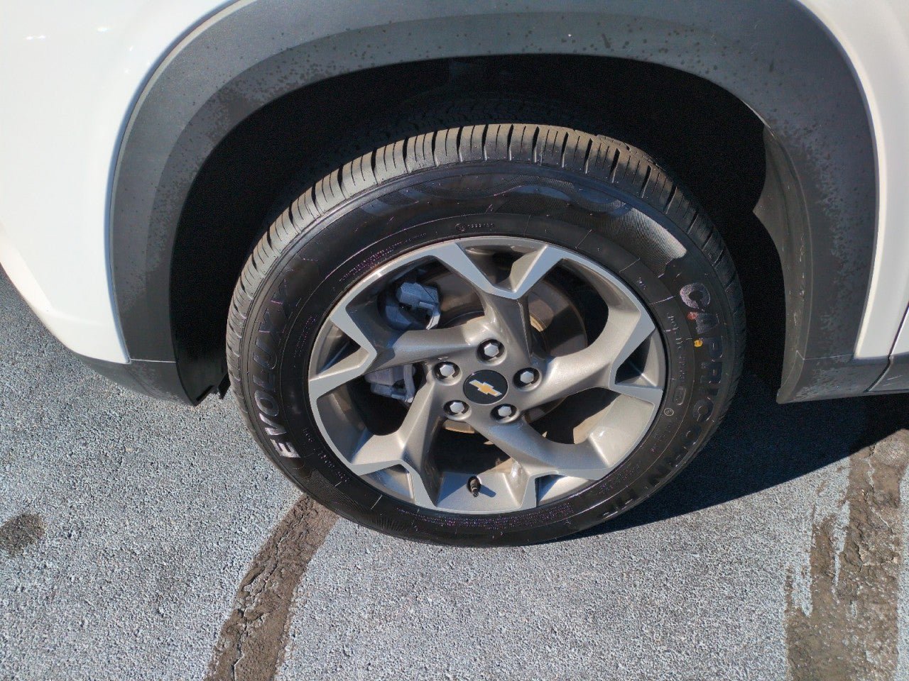 Used 2025 Chevrolet Trax LT FWD image 9