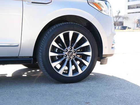 Used 2019 Lincoln Navigator Select w/ Technology Package image 8