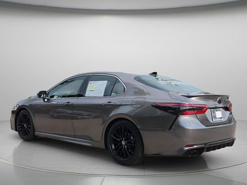 Used 2021 Toyota Camry XSE FWD image 6