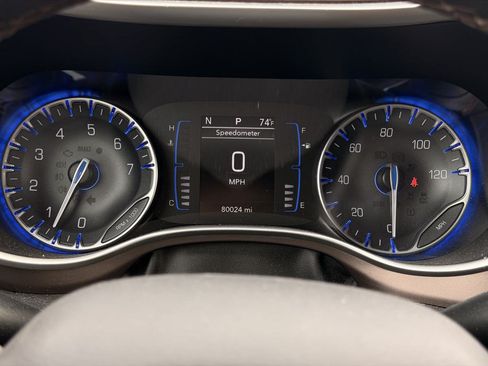 Used 2019 Chrysler Pacifica Touring-L FWD image 21