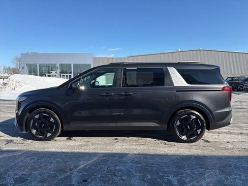 Used 2025 Kia Carnival EX image 4