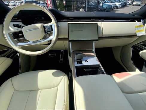 New 2026 Land Rover Range Rover SE image 5