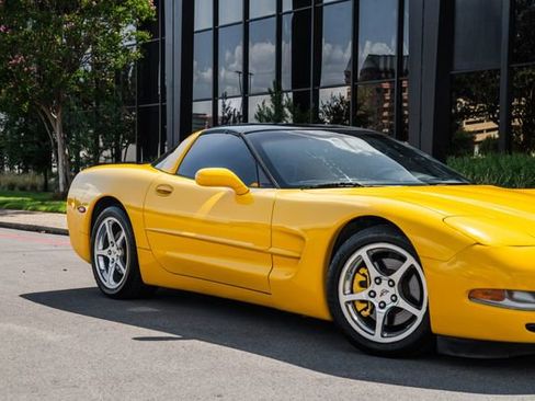 Used 2003 Chevrolet Corvette Coupe w/ Preferred Equipment Group image 35