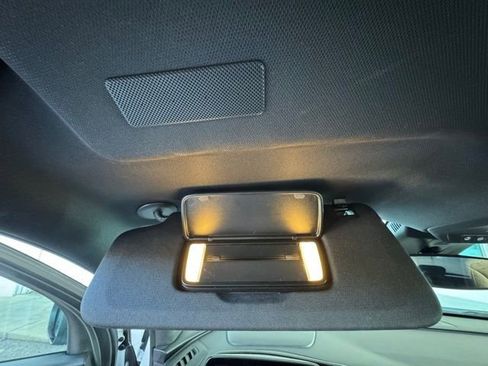 Used 2025 Chevrolet Traverse LT image 38