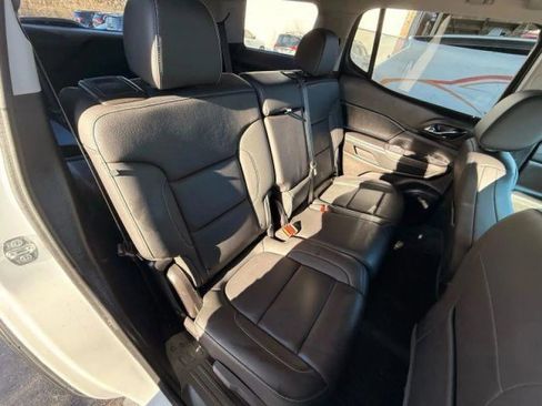 Used 2022 GMC Acadia SLT w/ LPO, Floor Liner Package AWD/4WD image 22