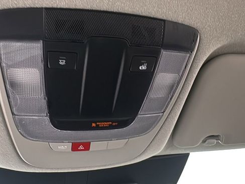 New 2025 Kia Niro EX image 29