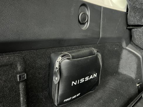 Used 2022 Nissan Rogue SV image 11