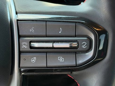 Used 2025 Chevrolet Colorado Z71 w/ Technology Package AWD/4WD image 16