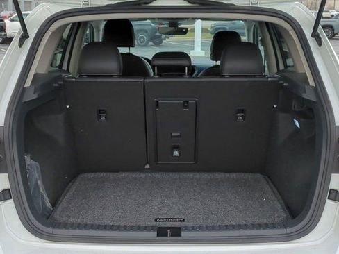 Used 2024 Volkswagen Taos SE image 16