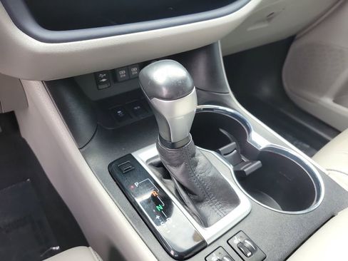 Used 2019 Toyota Highlander XLE image 24