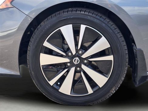 Used 2019 Nissan Altima 2.5 SV FWD image 11