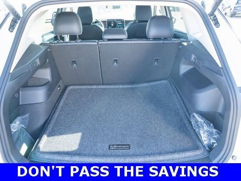 New 2025 Volkswagen Tiguan SE image 34