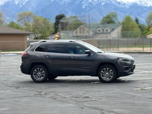 Used 2019 Jeep Cherokee Latitude Plus w/ Comfort/Convenience Group image 4