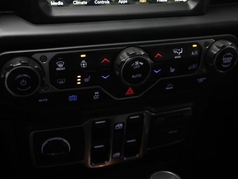 Used 2023 Jeep Wrangler Unlimited Sahara w/ Cold Weather Group AWD/4WD image 13