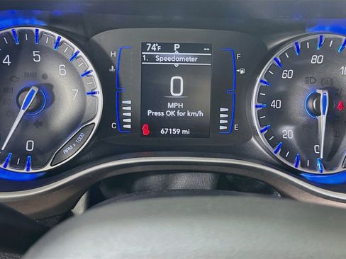 Used 2018 Chrysler Pacifica LX FWD image 12