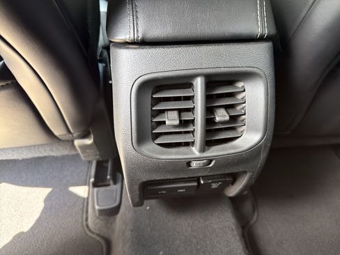 Used 2019 Jeep Cherokee Limited w/ Luxury Group AWD/4WD image 15