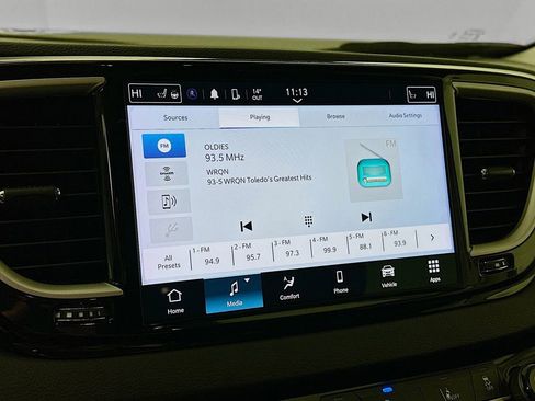 Certified 2024 Chrysler Pacifica Touring-L image 23