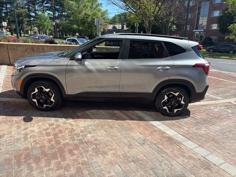 Certified 2025 Kia Seltos EX w/ EX Sunroof Package AWD/4WD image 6