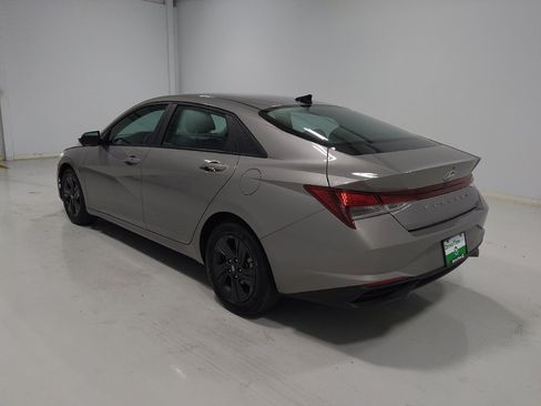 Used 2023 Hyundai Elantra SEL FWD image 5
