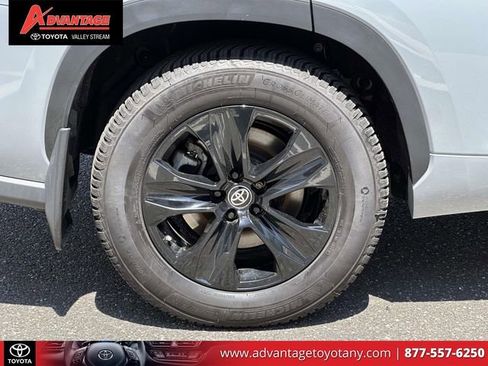 Certified 2024 Toyota Highlander XLE AWD/4WD image 11