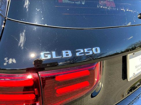New 2026 Mercedes-Benz GLB 250 4MATIC image 19