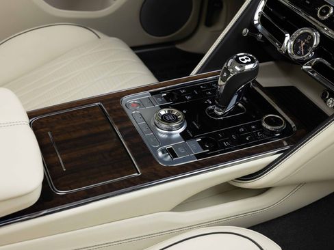 Used 2024 Bentley Flying Spur Azure AWD/4WD image 16
