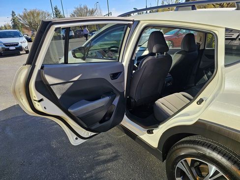 Used 2025 Subaru Crosstrek 2.0i Premium w/ Crosstrek Mirror Package image 15