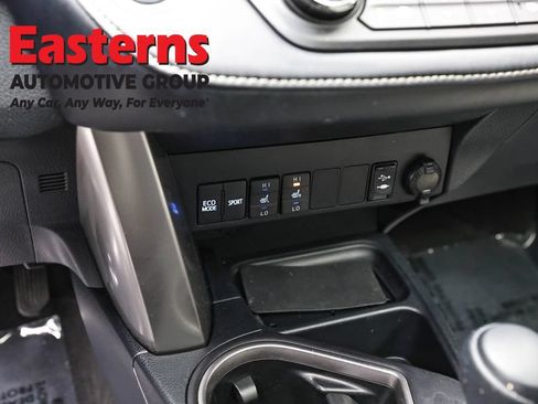 Used 2018 Toyota RAV4 XLE AWD/4WD image 21
