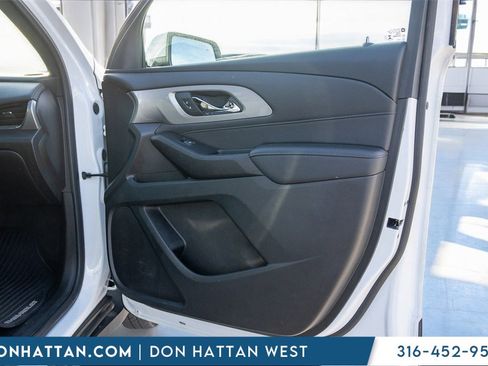 Used 2023 Chevrolet Traverse LT image 27