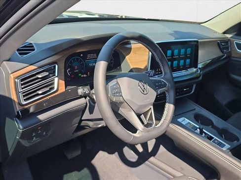 Used 2026 Volkswagen Atlas SE FWD image 5