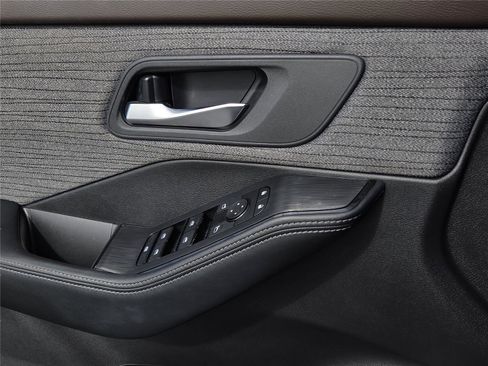 Used 2023 Nissan Rogue SV FWD image 18