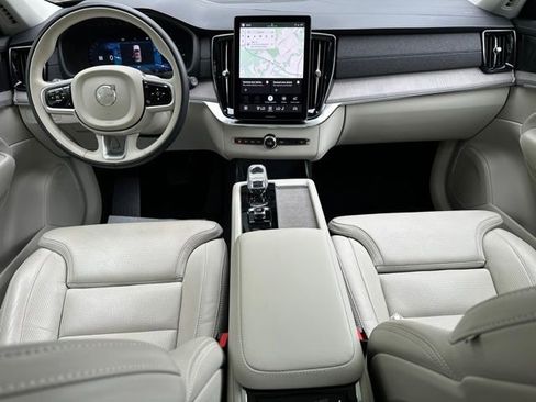 Certified 2025 Volvo XC90 T8 Ultra AWD/4WD image 4