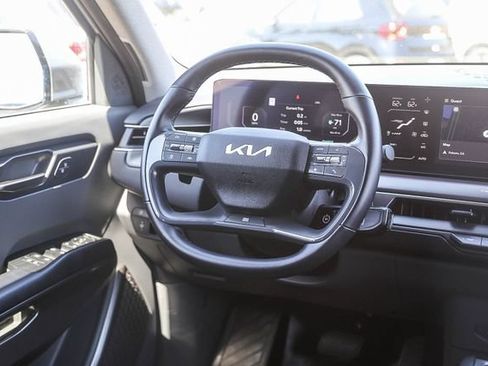 Used 2024 Kia EV9 Light Long Range RWD image 17